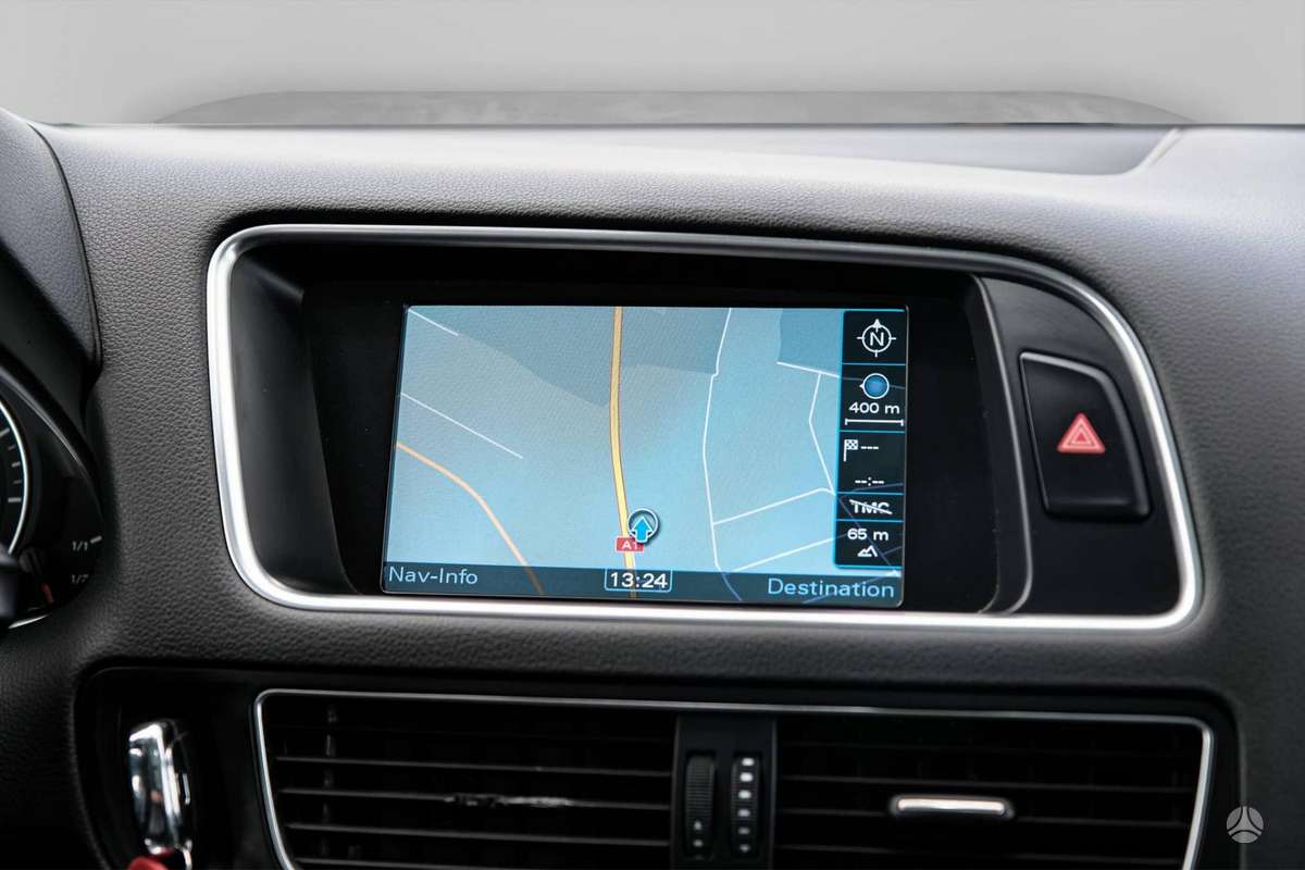 Audi Q5, 2.0 l., off-road / crossover