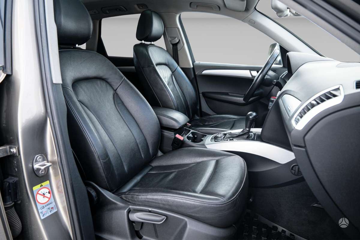 Audi Q5, 2.0 l., off-road / crossover