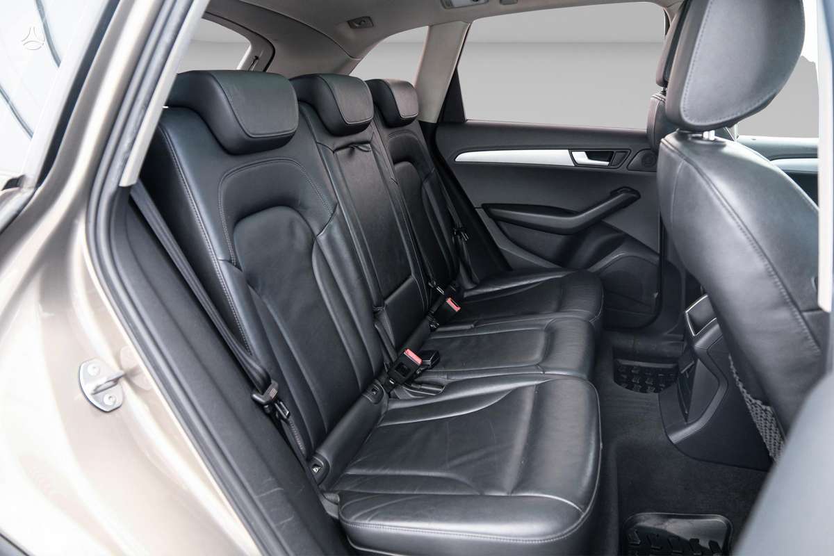 Audi Q5, 2.0 l., off-road / crossover