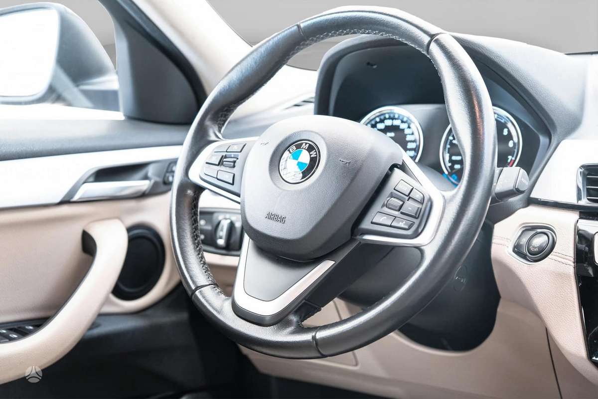 BMW X2, 1.5 l., off-road / crossover