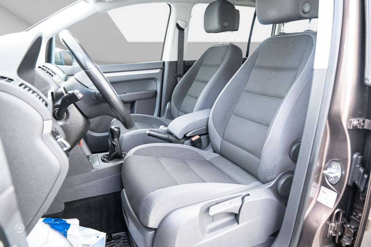 Volkswagen Touran - 5
