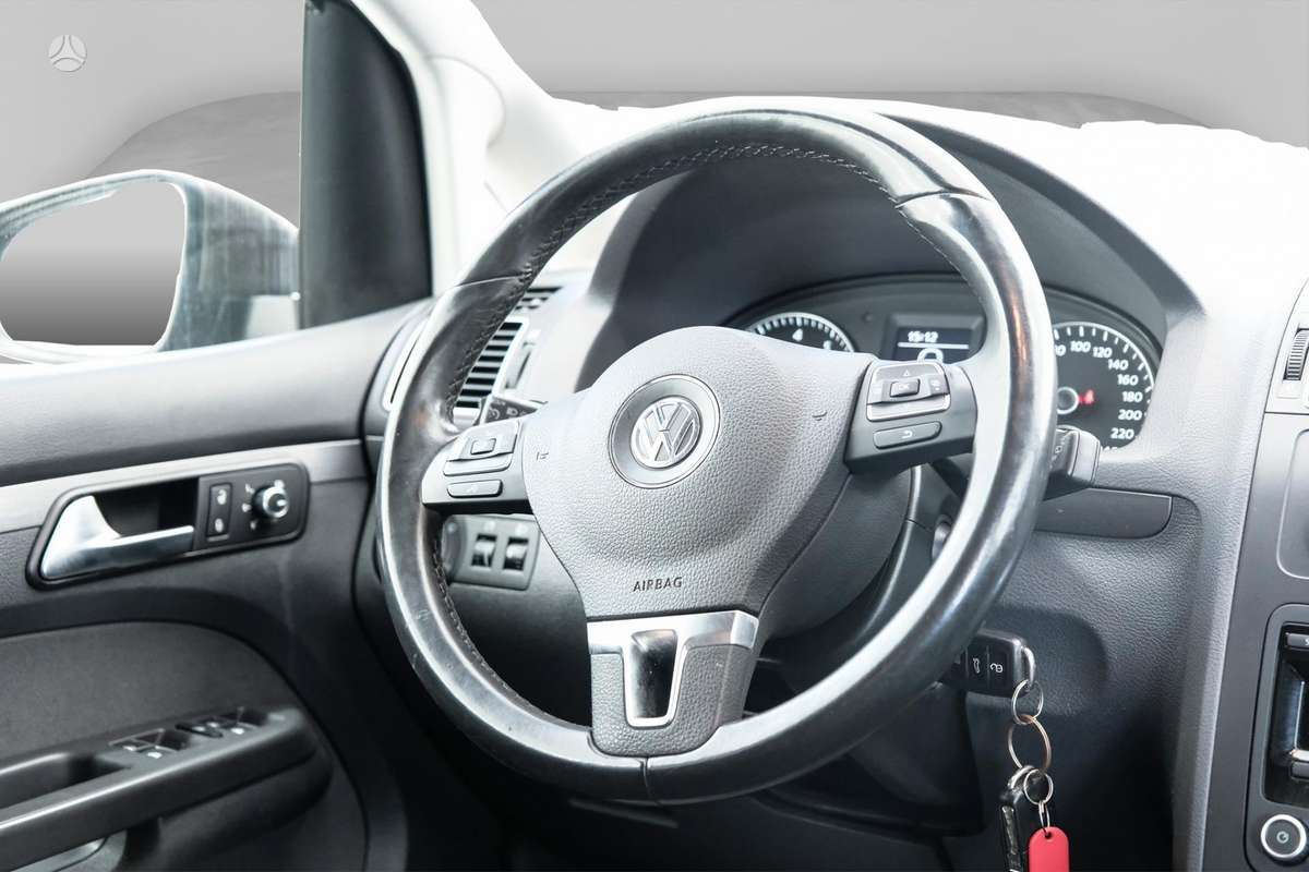 Volkswagen Touran - 6