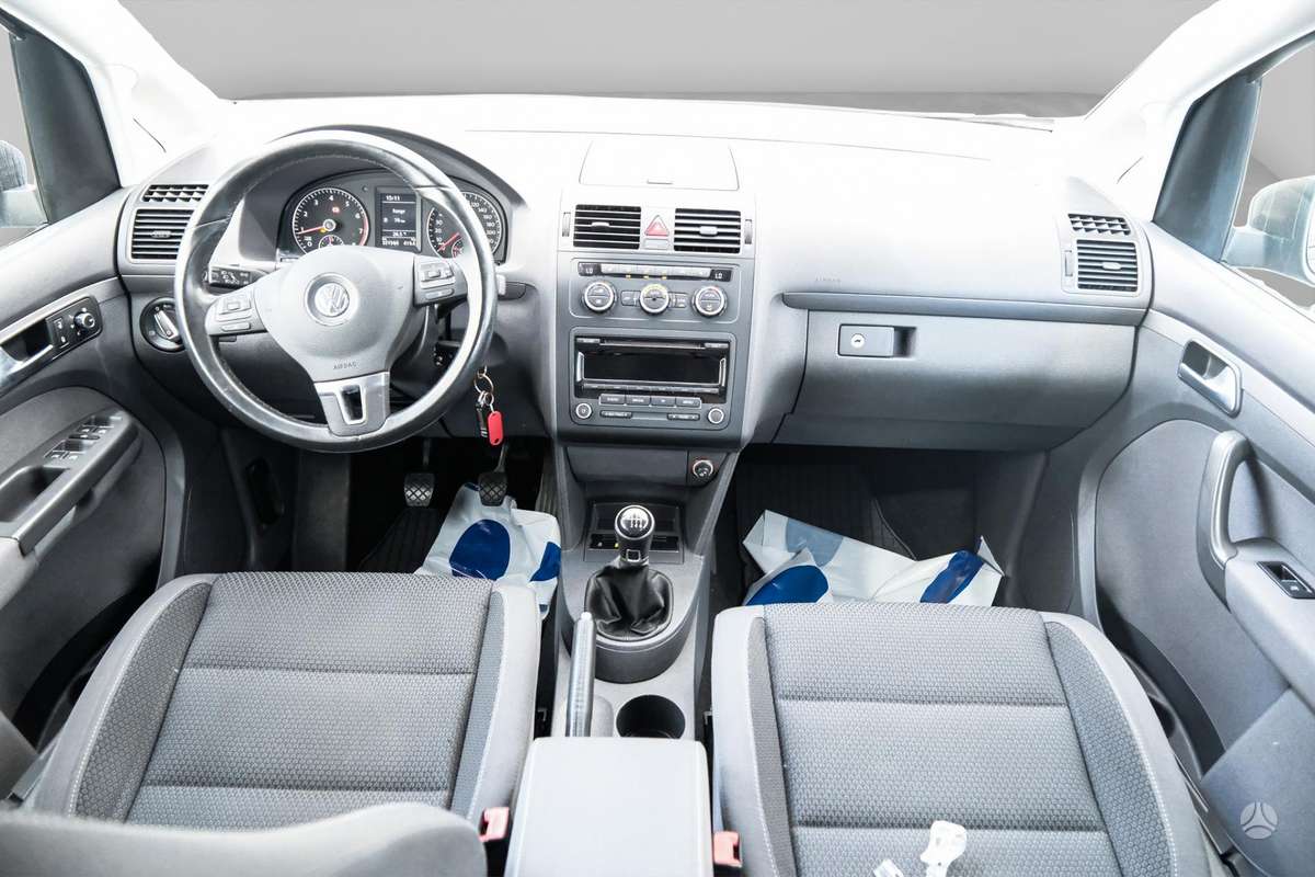 Volkswagen Touran - 9
