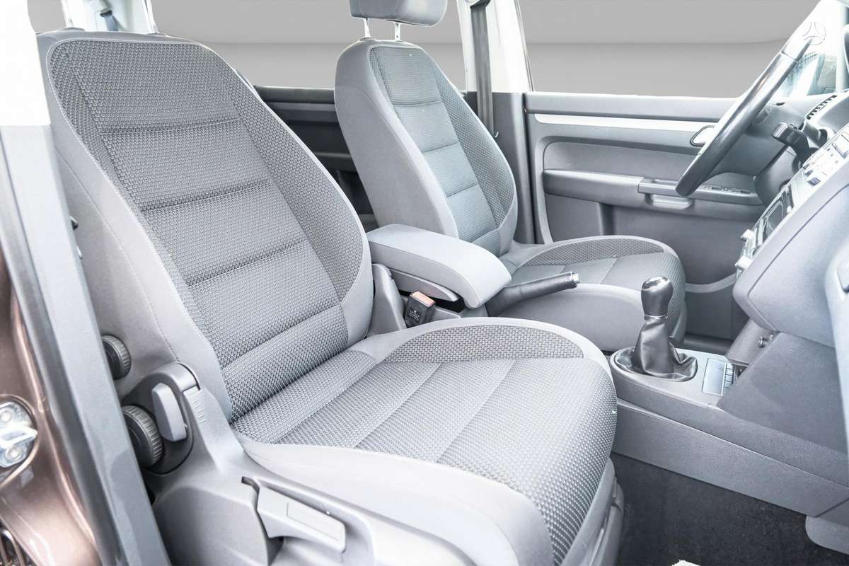 Volkswagen Touran - 10