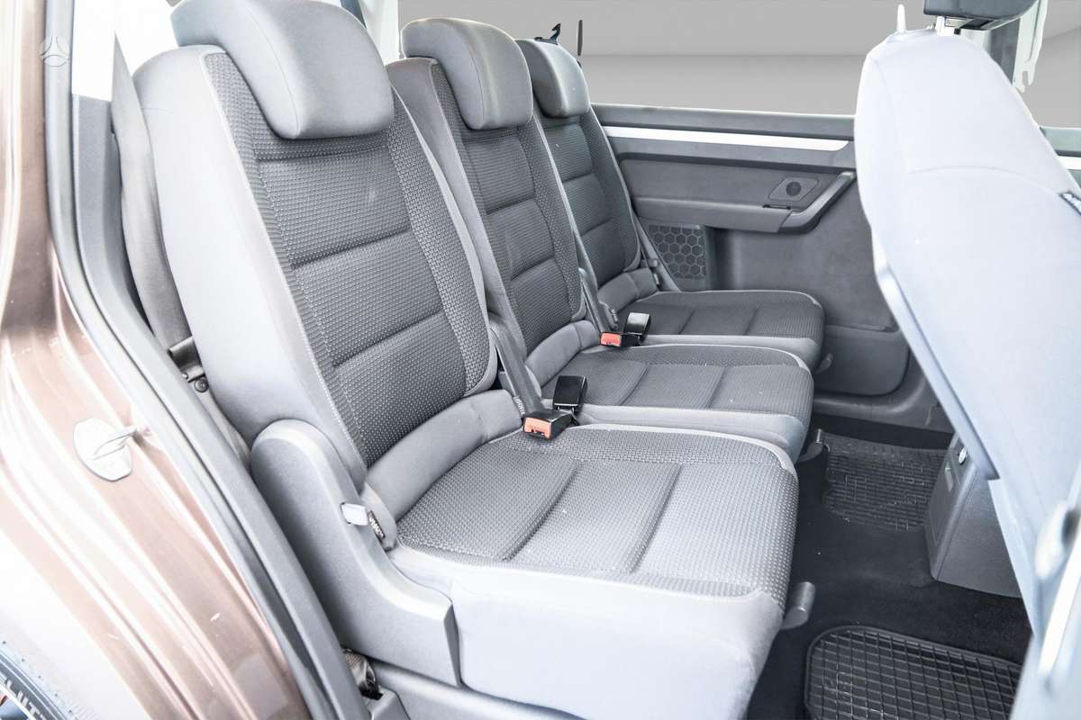 Volkswagen Touran - 11
