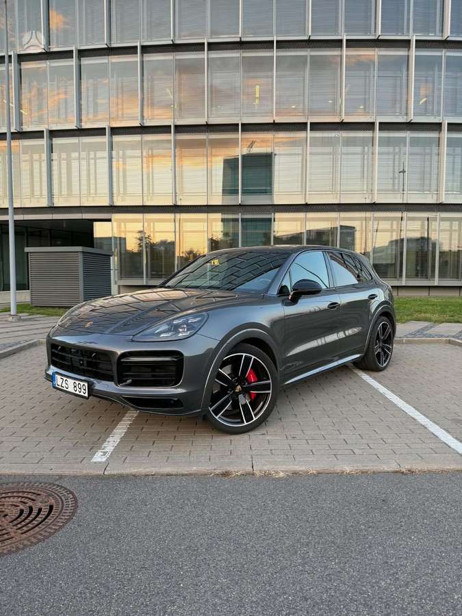 Porsche Cayenne - 1