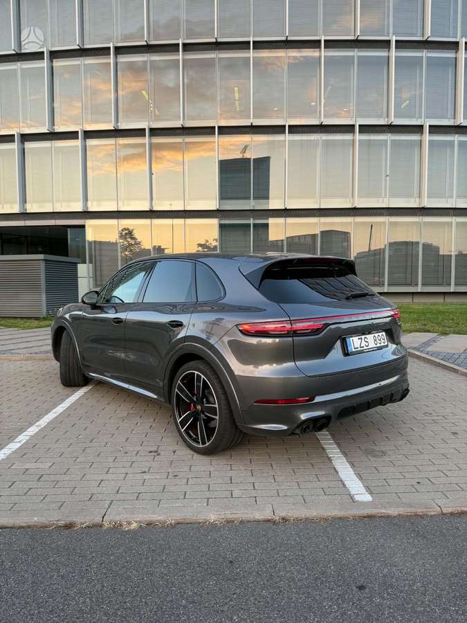 Porsche Cayenne - 2