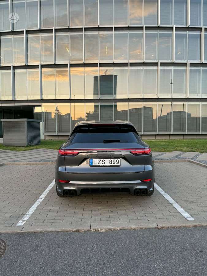 Porsche Cayenne - 6
