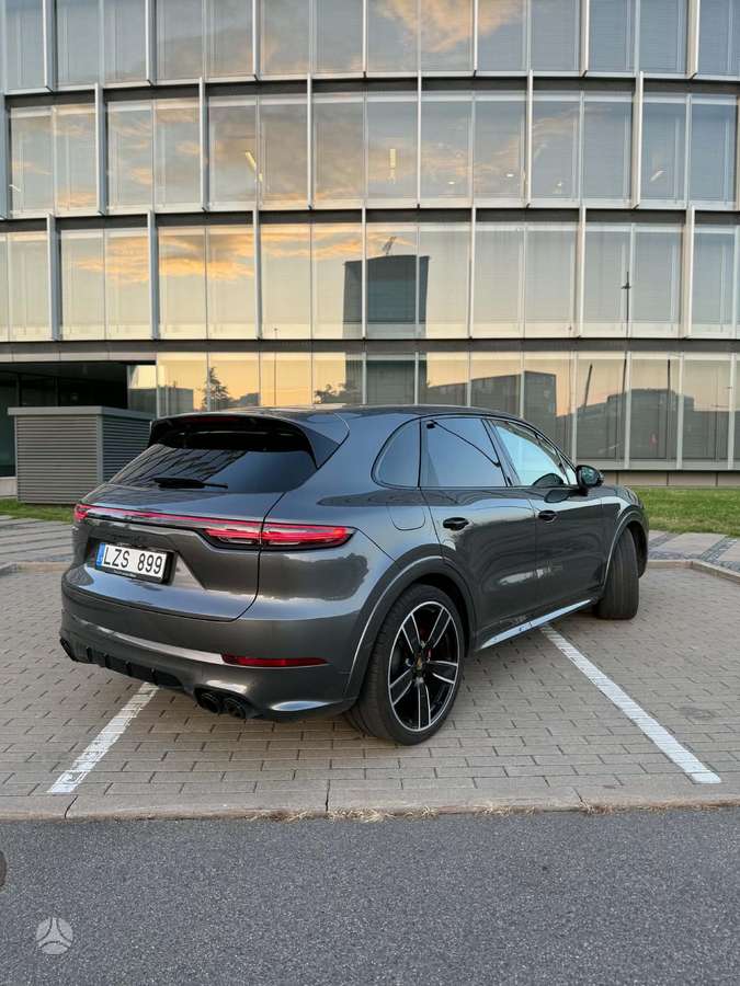 Porsche Cayenne - 8