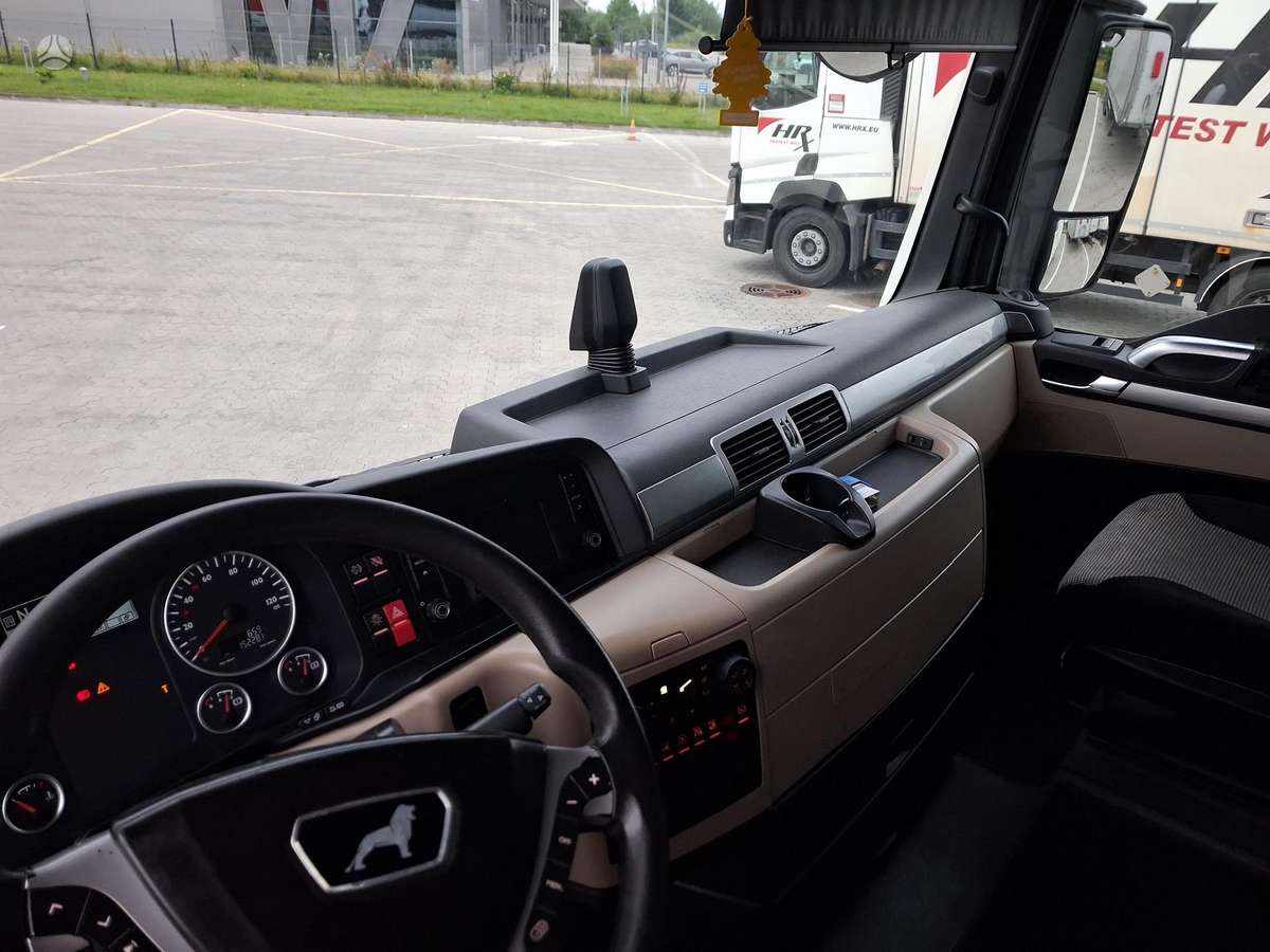 MAN TGX, double sleeper