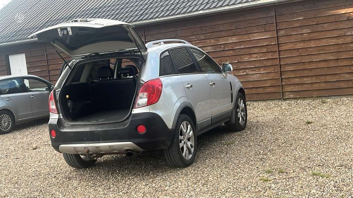 Opel Antara, 2.2 l., off-road / crossover