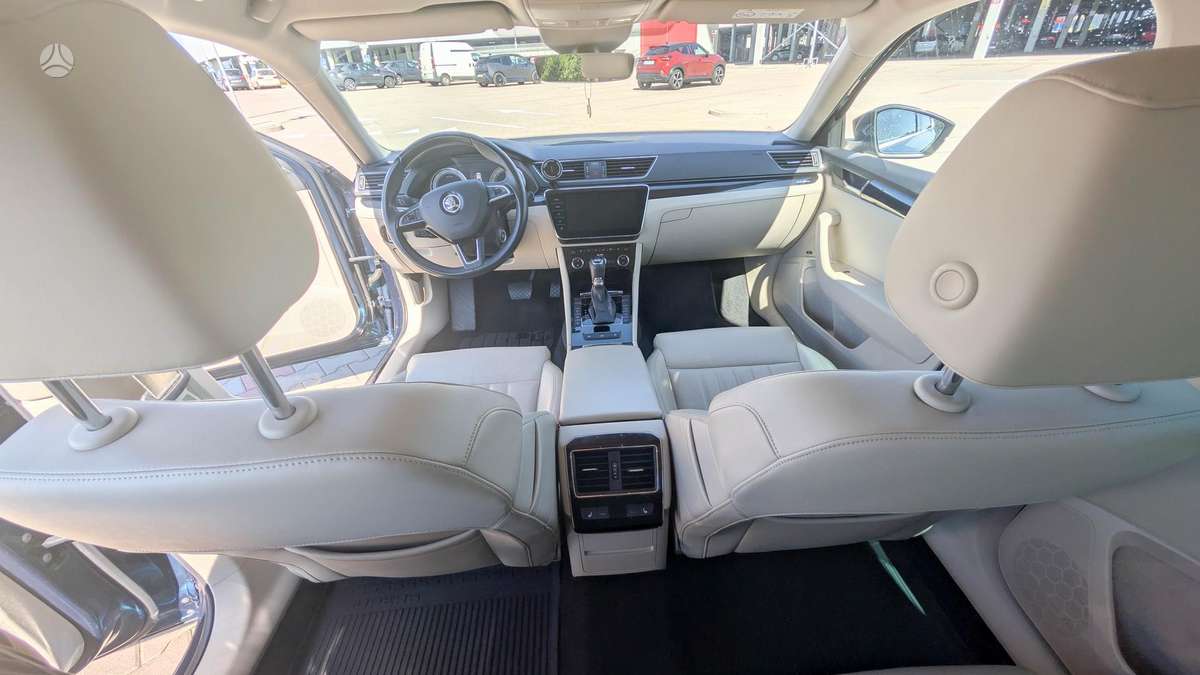 Skoda Superb, 2.0 l., Седан