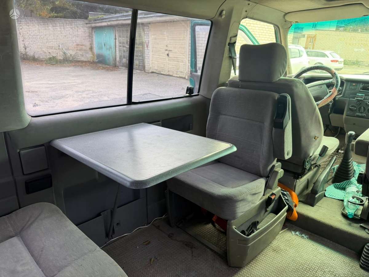 Volkswagen Multivan - 10