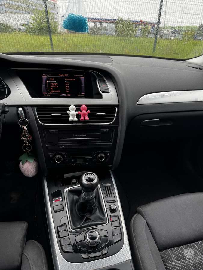 Audi A4, 2.0 l., saloon / sedan
