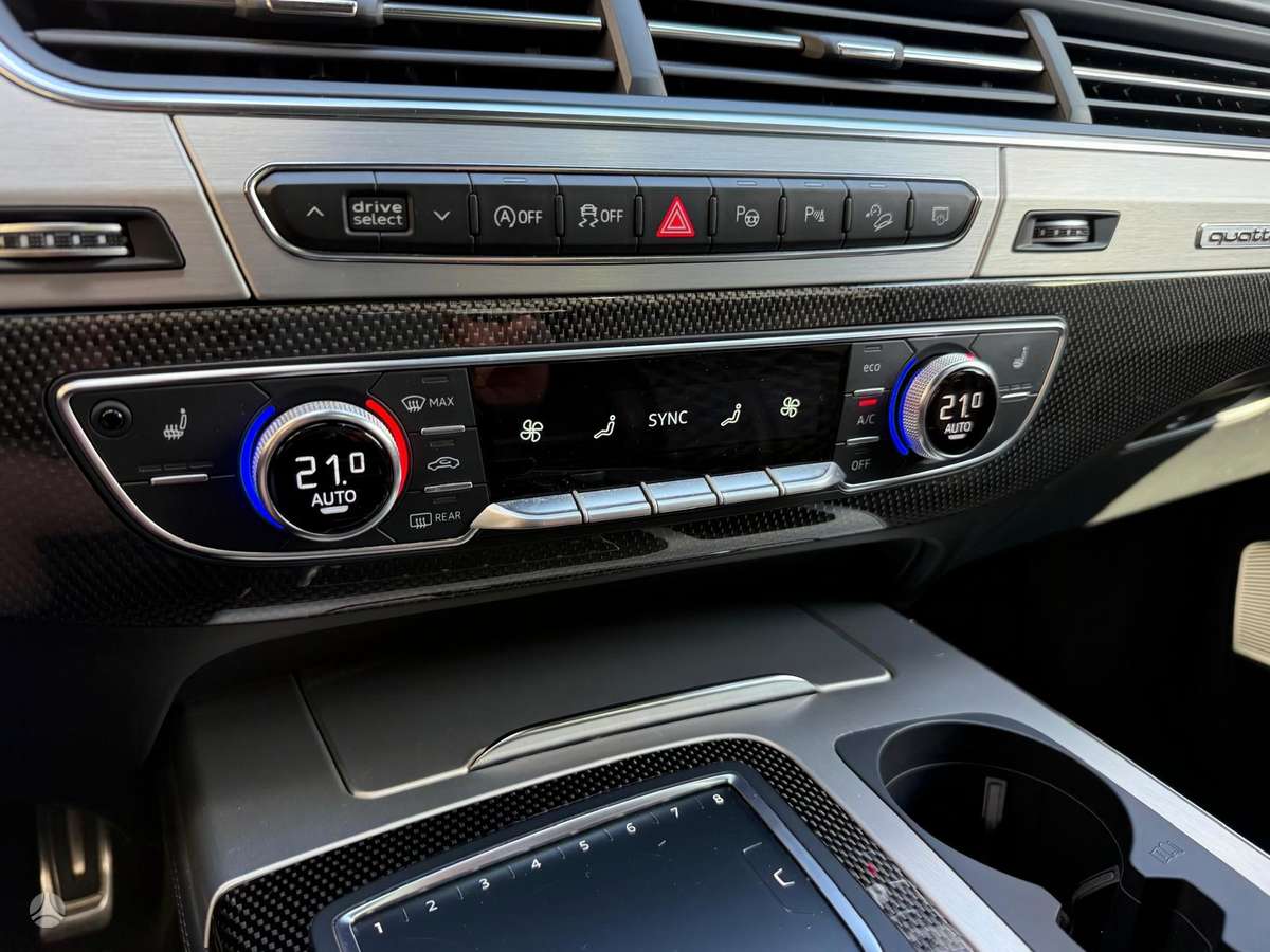 Audi SQ7, 4.0 l., off-road / crossover