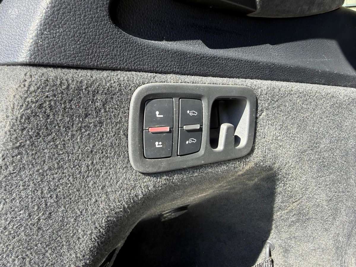 Audi SQ7, 4.0 l., off-road / crossover