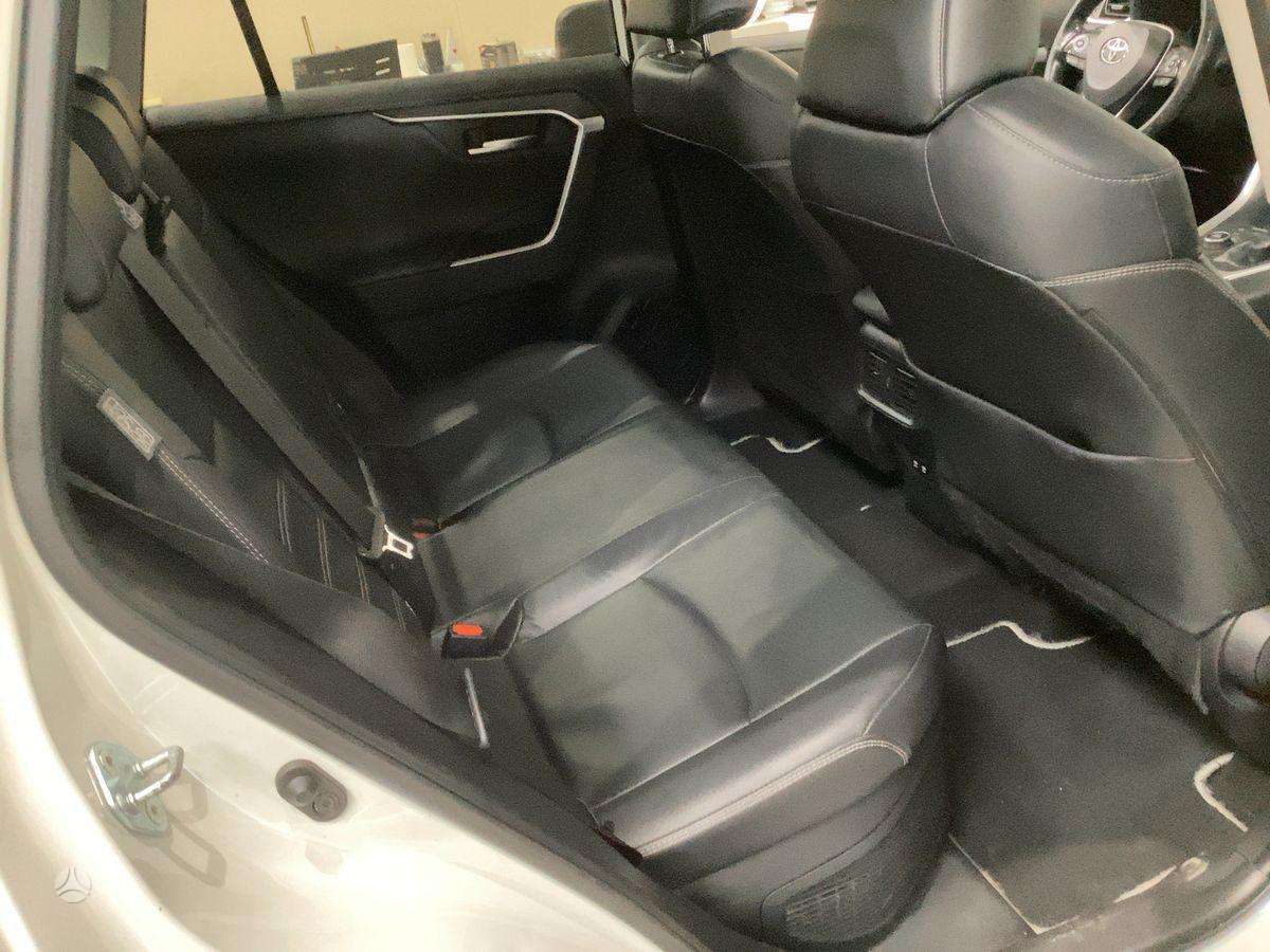 Toyota RAV4 - 10