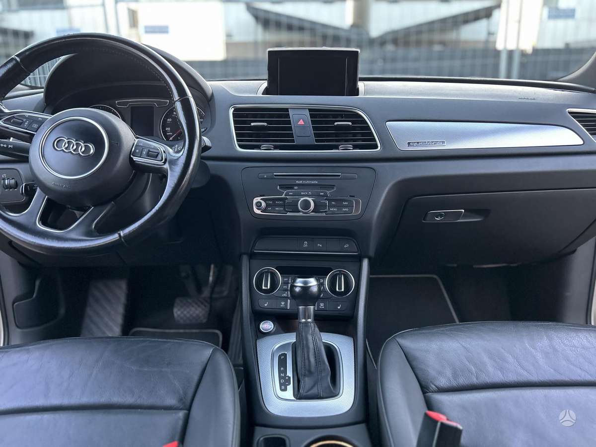 Audi Q3, 2.0 l., off-road / crossover