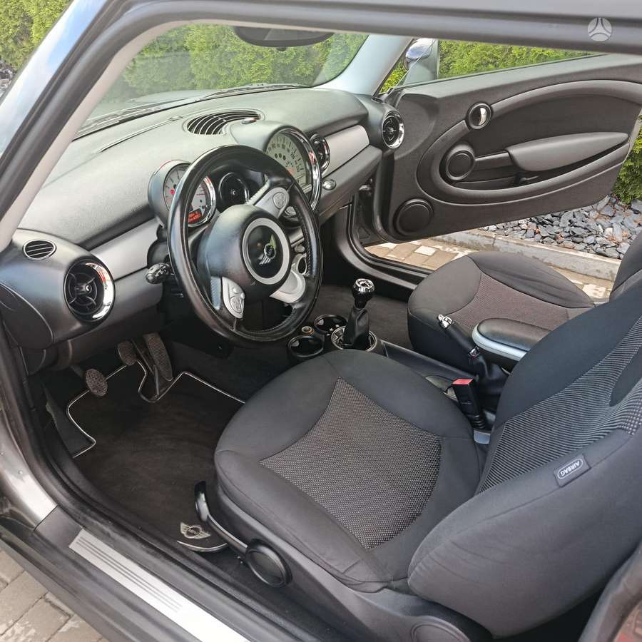 Mini Cooper, 1.6 l., hatchback