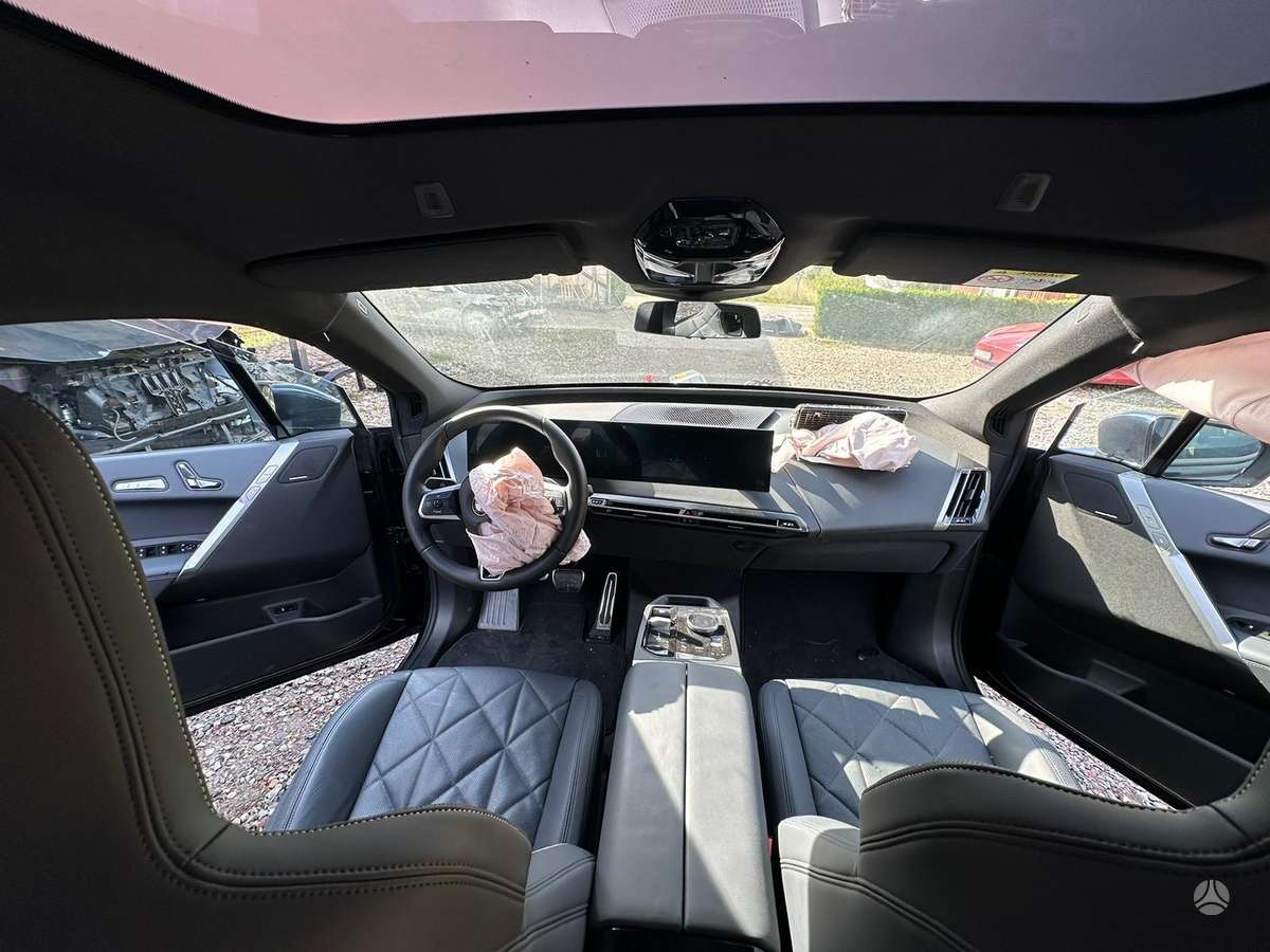 BMW iX, Внедорожник / Кроссовер