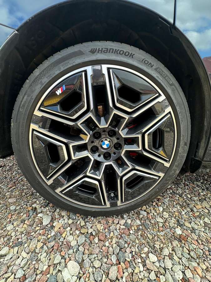 BMW iX, Внедорожник / Кроссовер