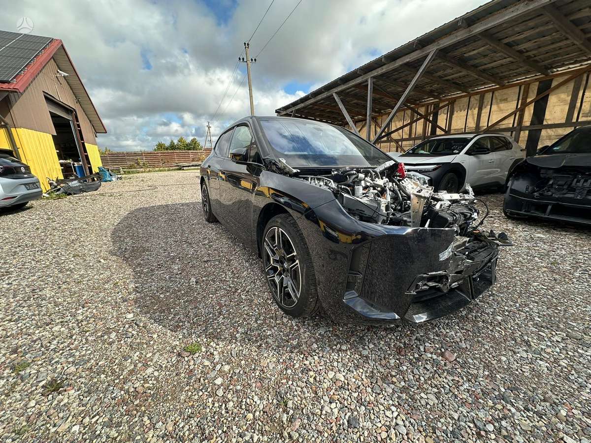 BMW iX, Внедорожник / Кроссовер