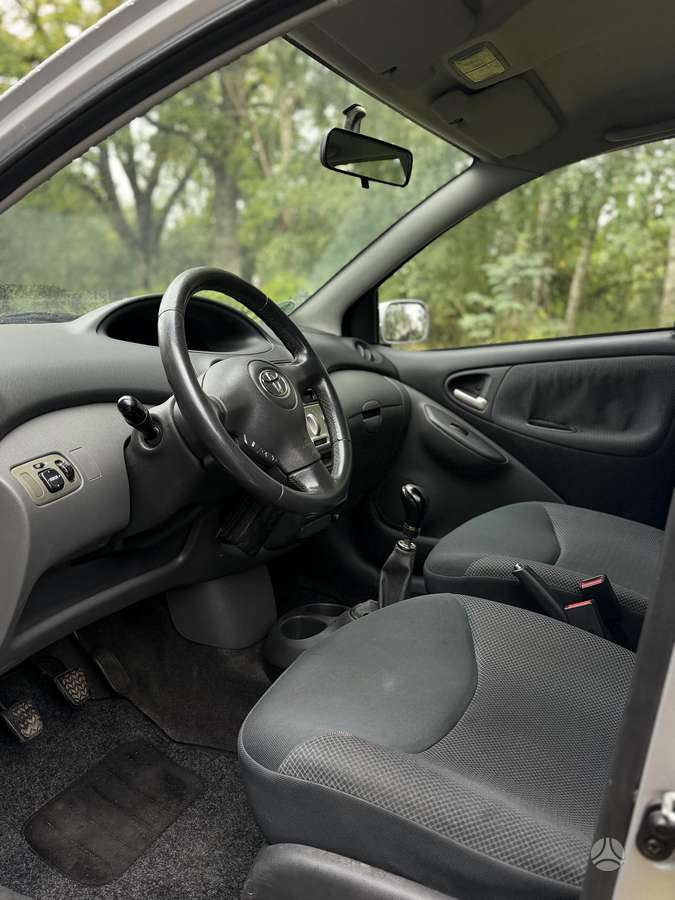 Toyota Yaris - 5