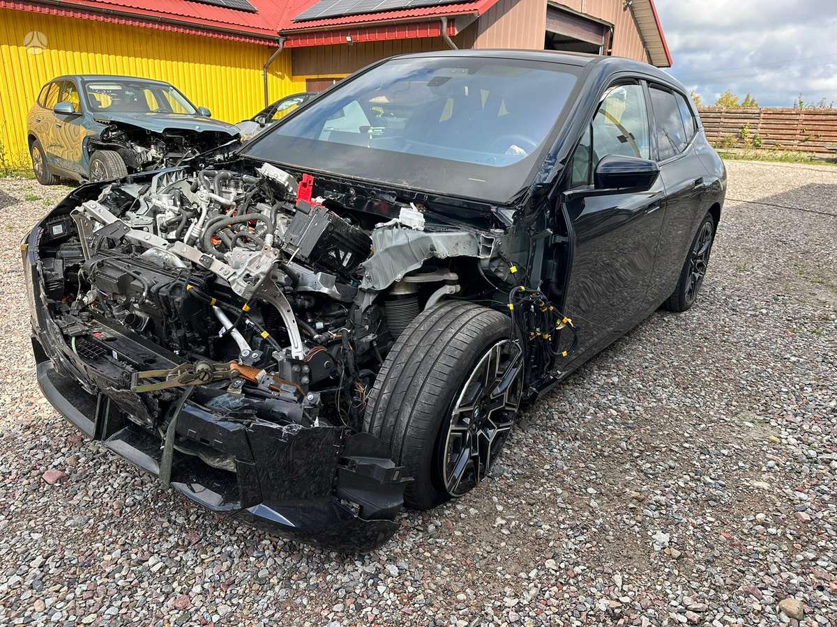 BMW iX, Внедорожник / Кроссовер