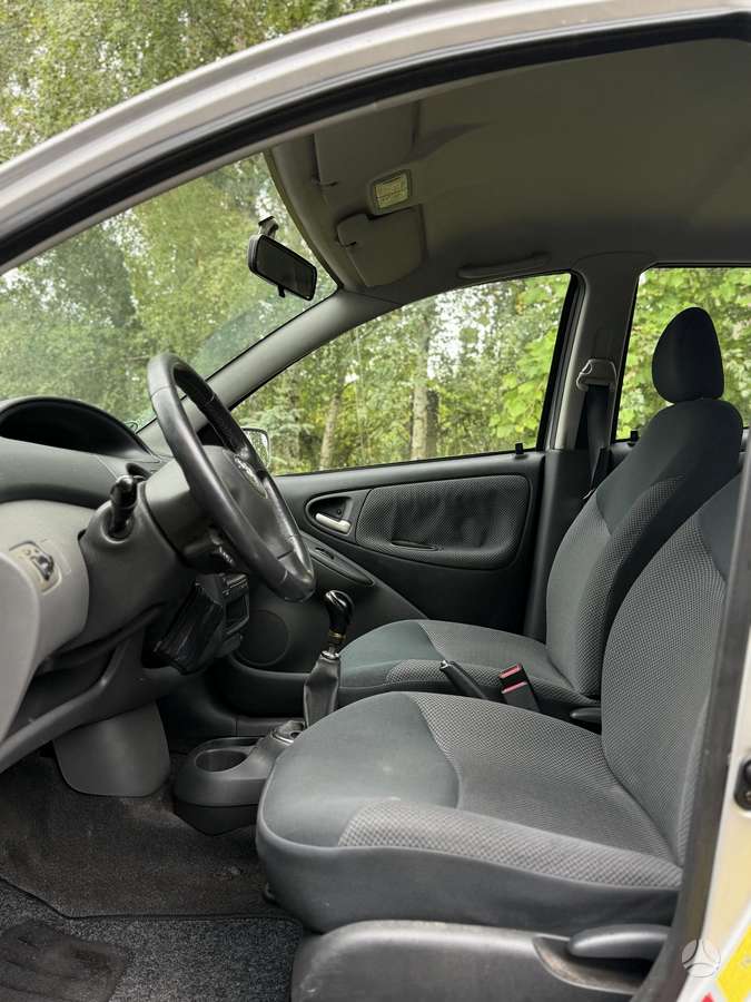 Toyota Yaris - 6