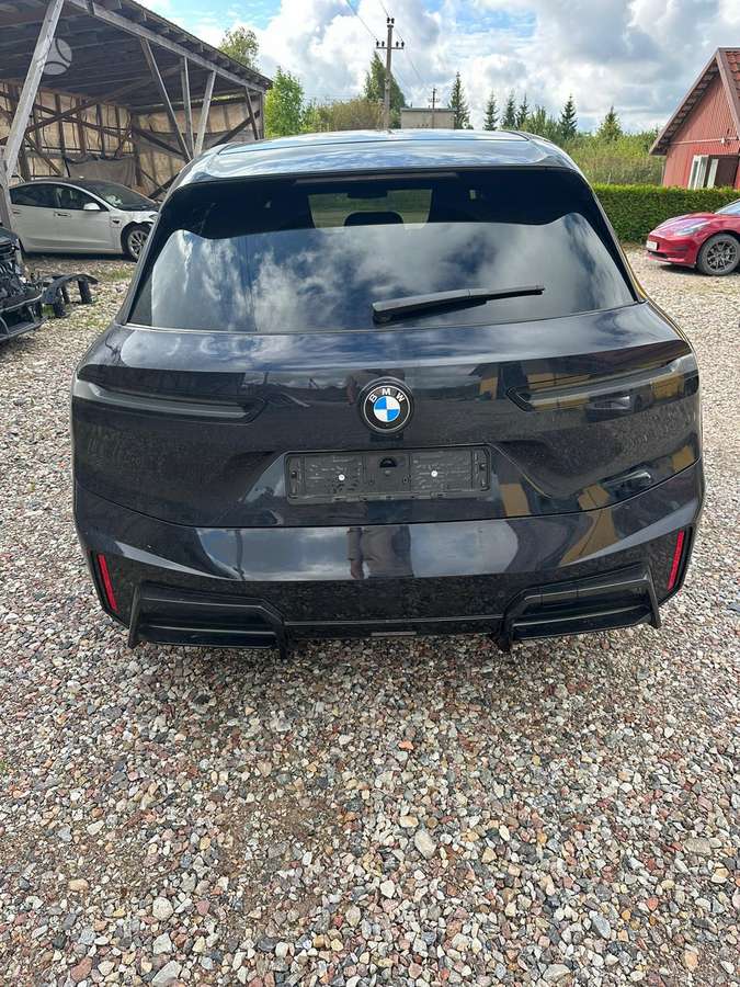 BMW iX, Внедорожник / Кроссовер