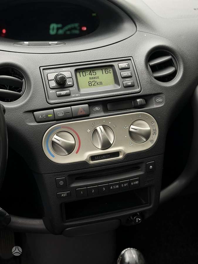 Toyota Yaris - 12