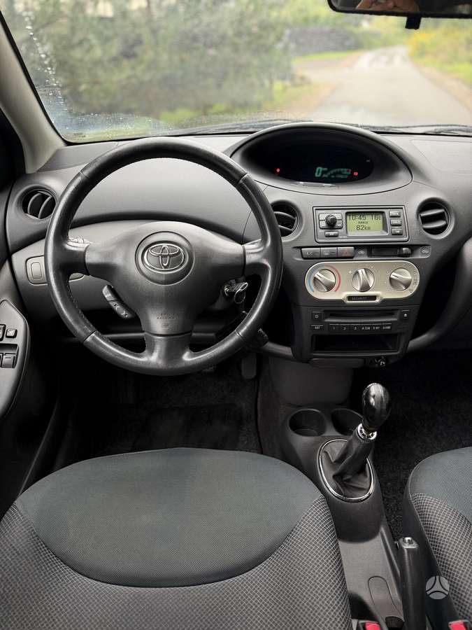 Toyota Yaris - 10