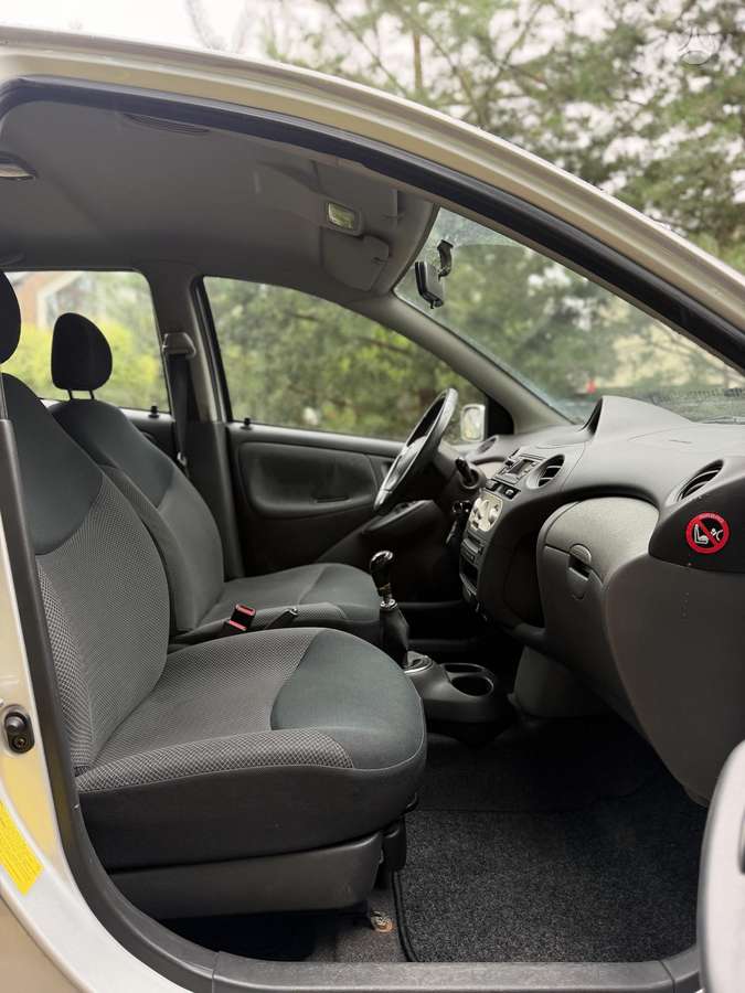 Toyota Yaris - 8