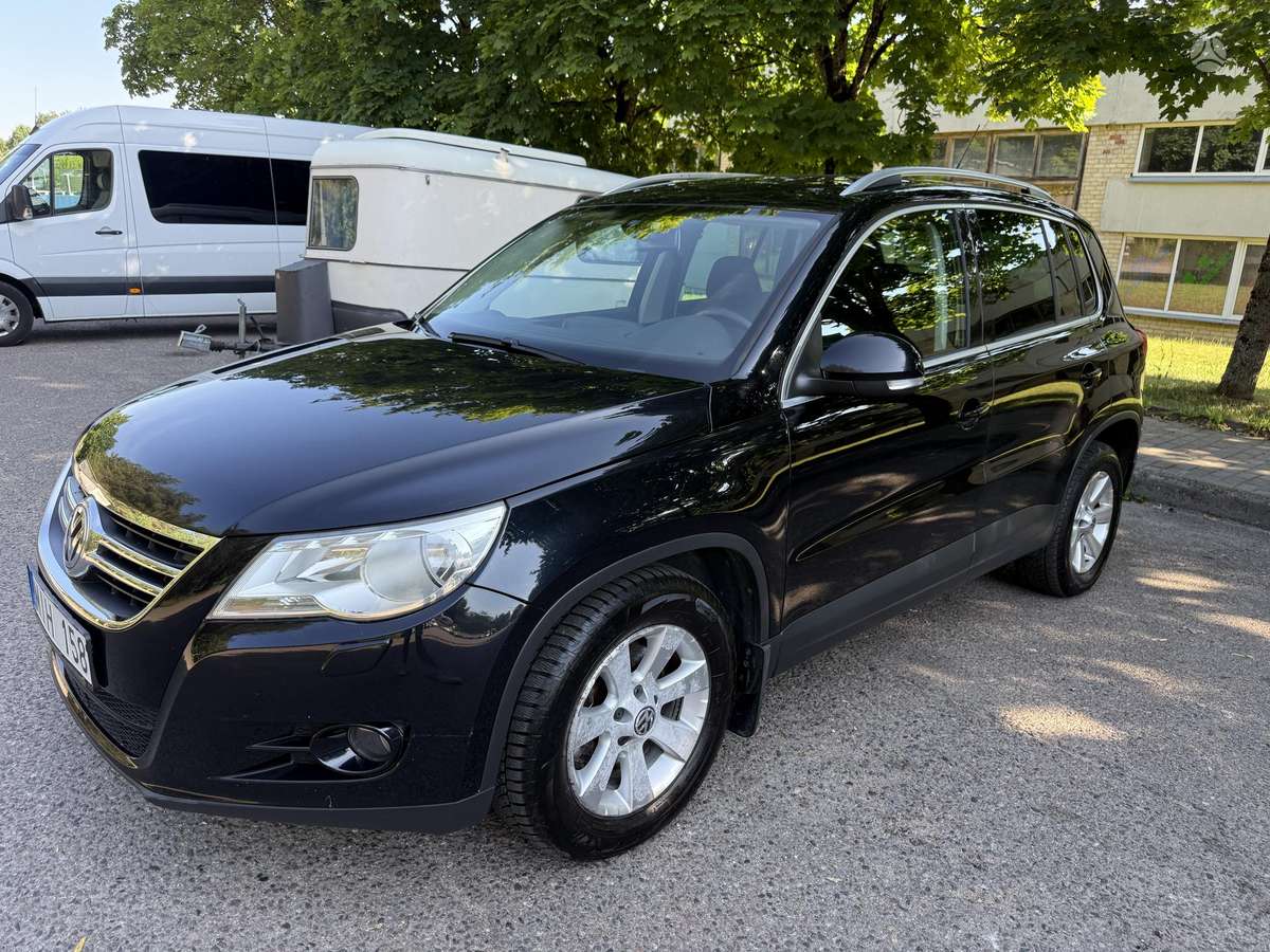 Volkswagen Tiguan - 1