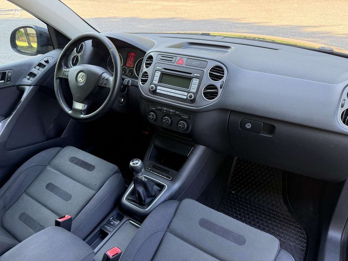 Volkswagen Tiguan - 11