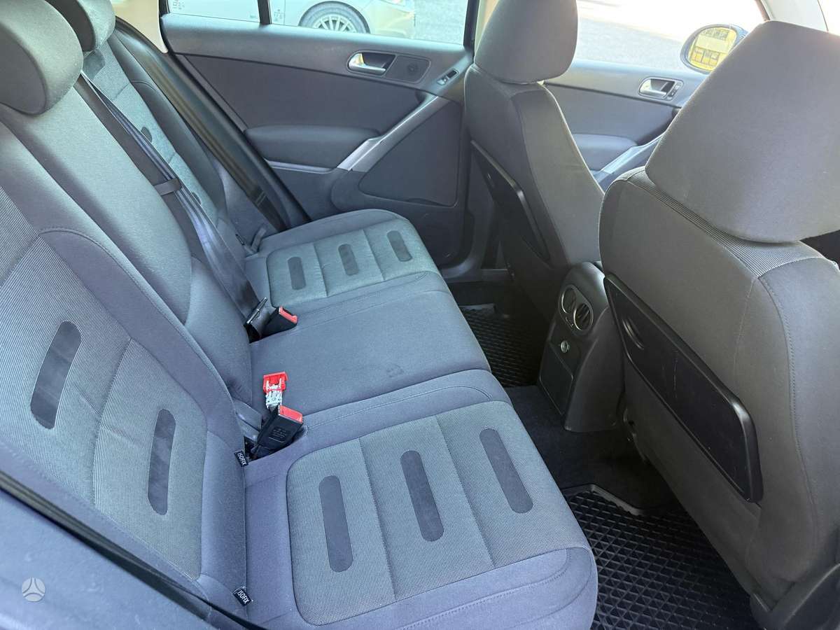 Volkswagen Tiguan - 12