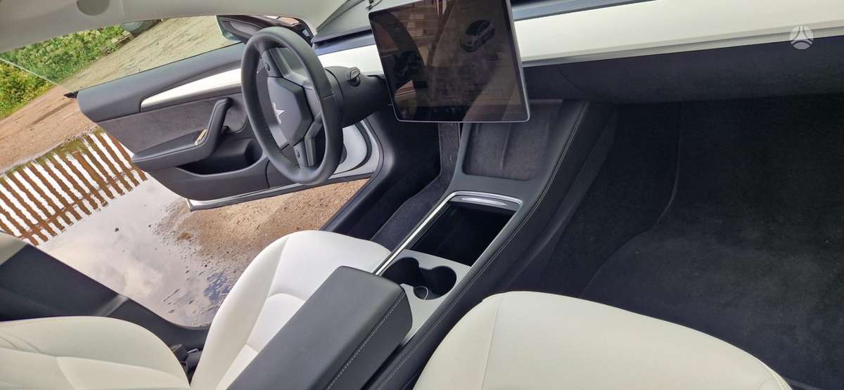 Tesla Model 3 - 5