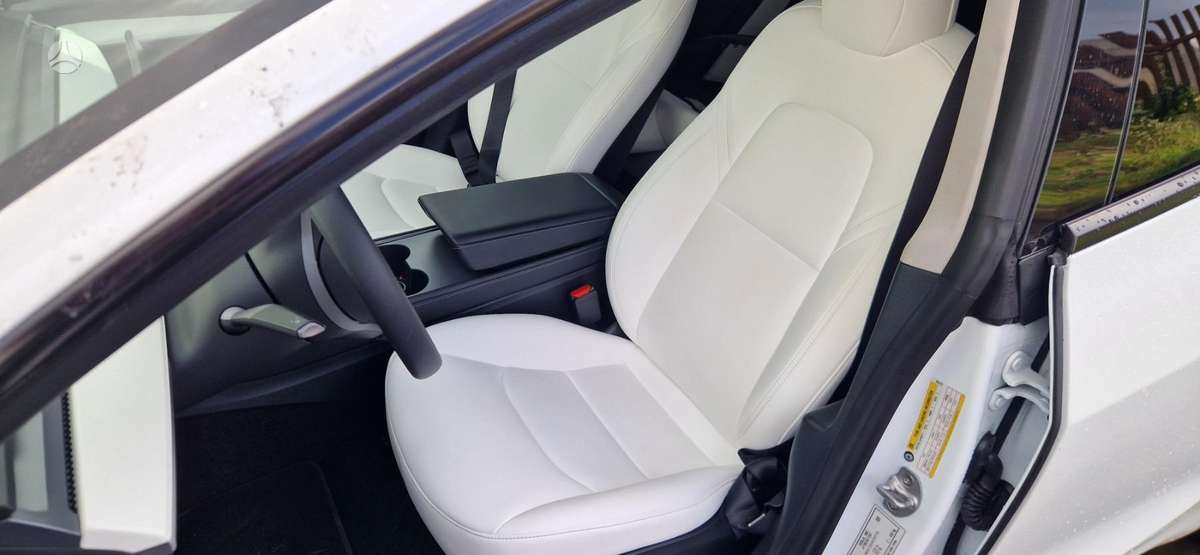Tesla Model 3 - 7