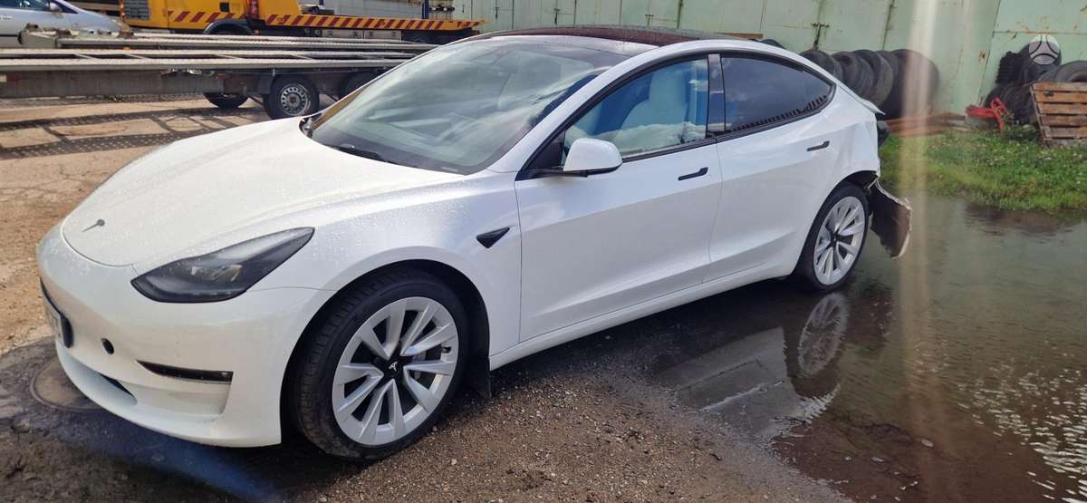 Tesla Model 3 - 2