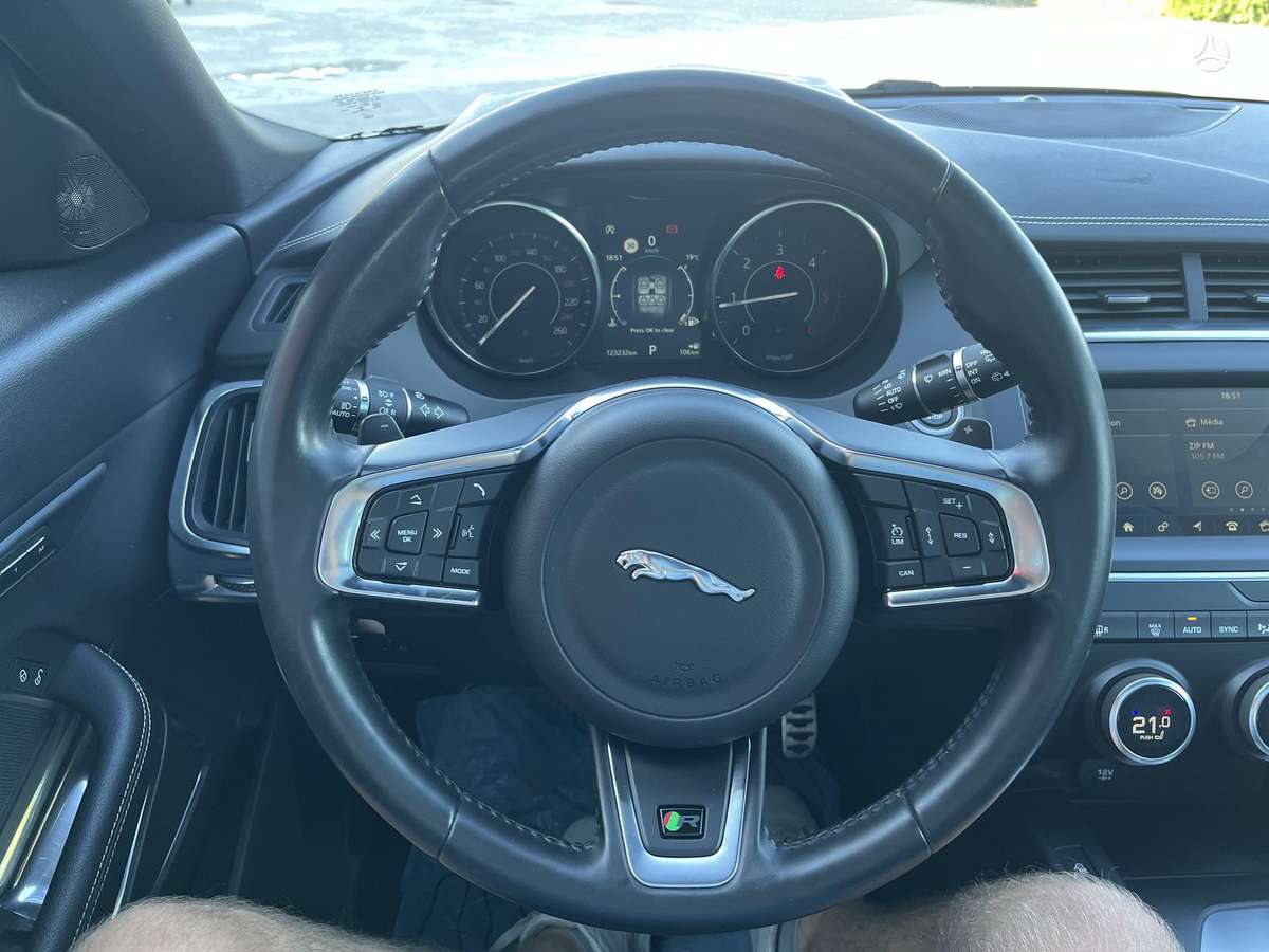Jaguar E-Pace, 2.0 l., off-road / crossover