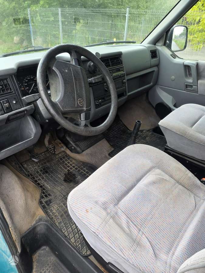 Volkswagen Multivan - 12