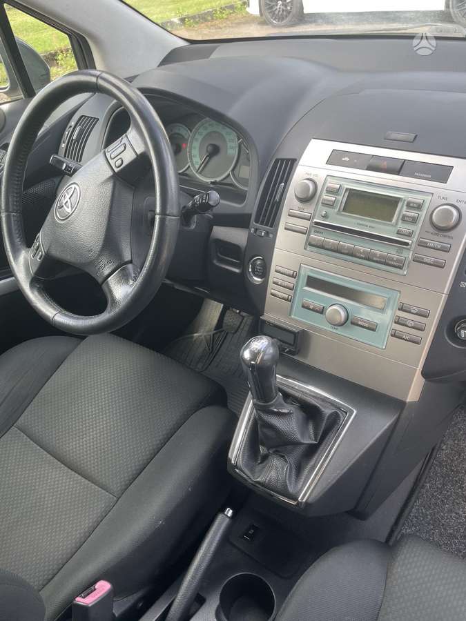 Toyota Corolla Verso - 4