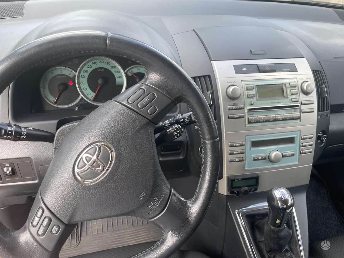 Toyota Corolla Verso, 2.2 l., Универсал