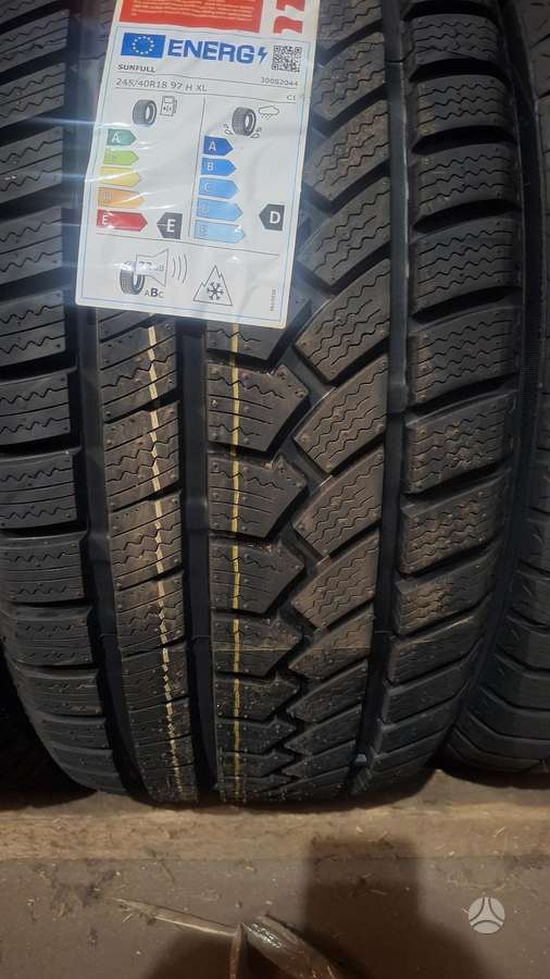 Sunfull Sf982, winter 245/40 R18