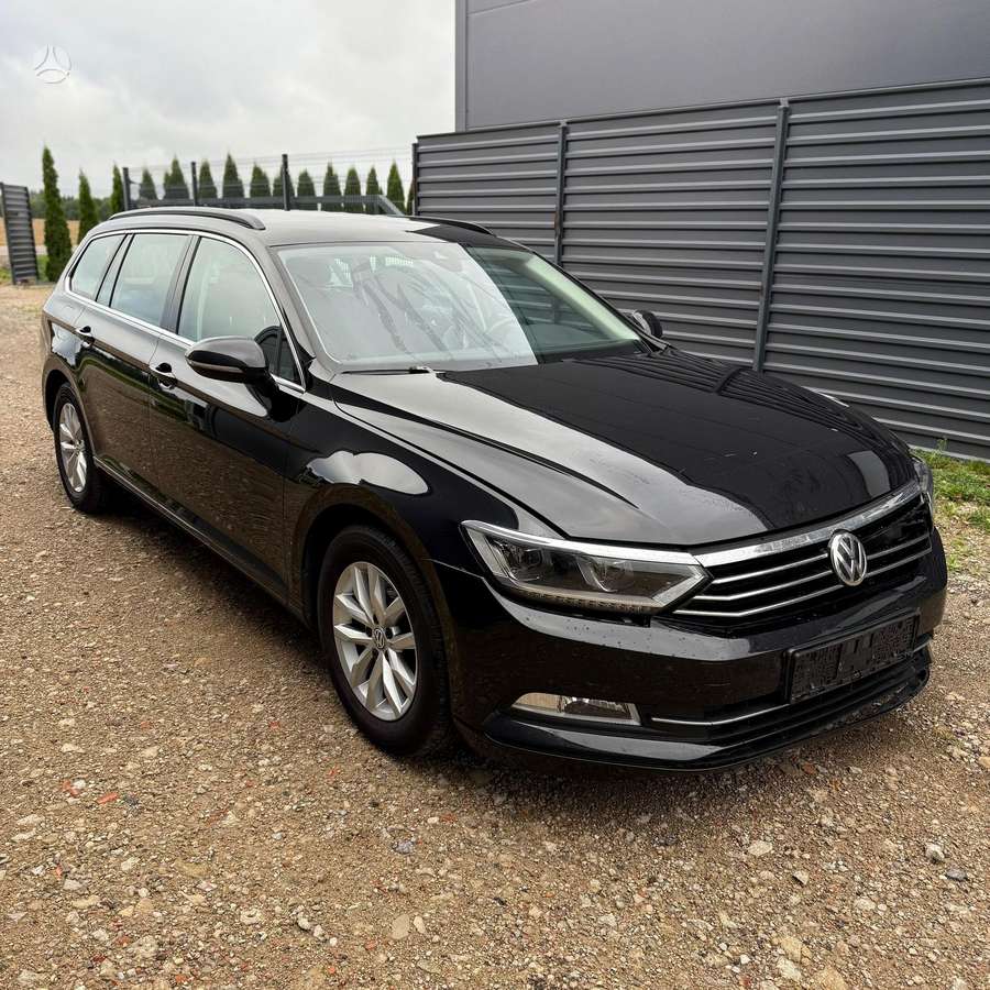 Volkswagen Passat - 1