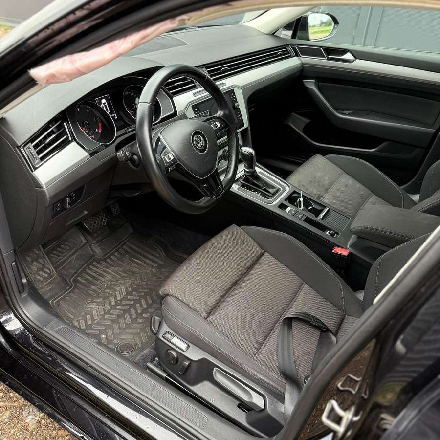 Volkswagen Passat - 12