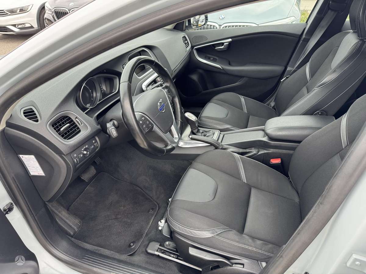 Volvo V40, 2.0 l., hatchback