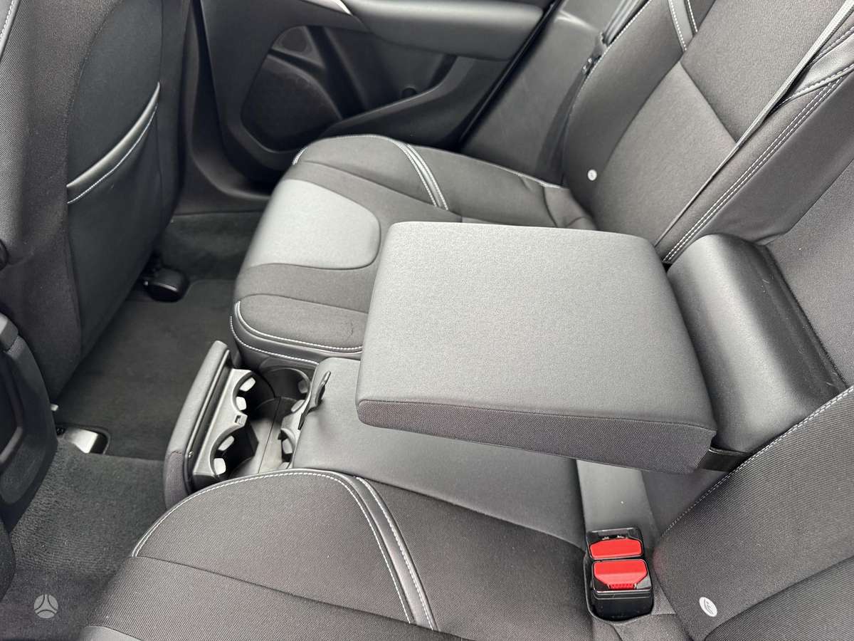 Volvo V40, 2.0 l., hatchback