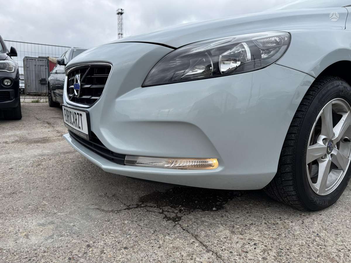 Volvo V40, 2.0 l., hatchback