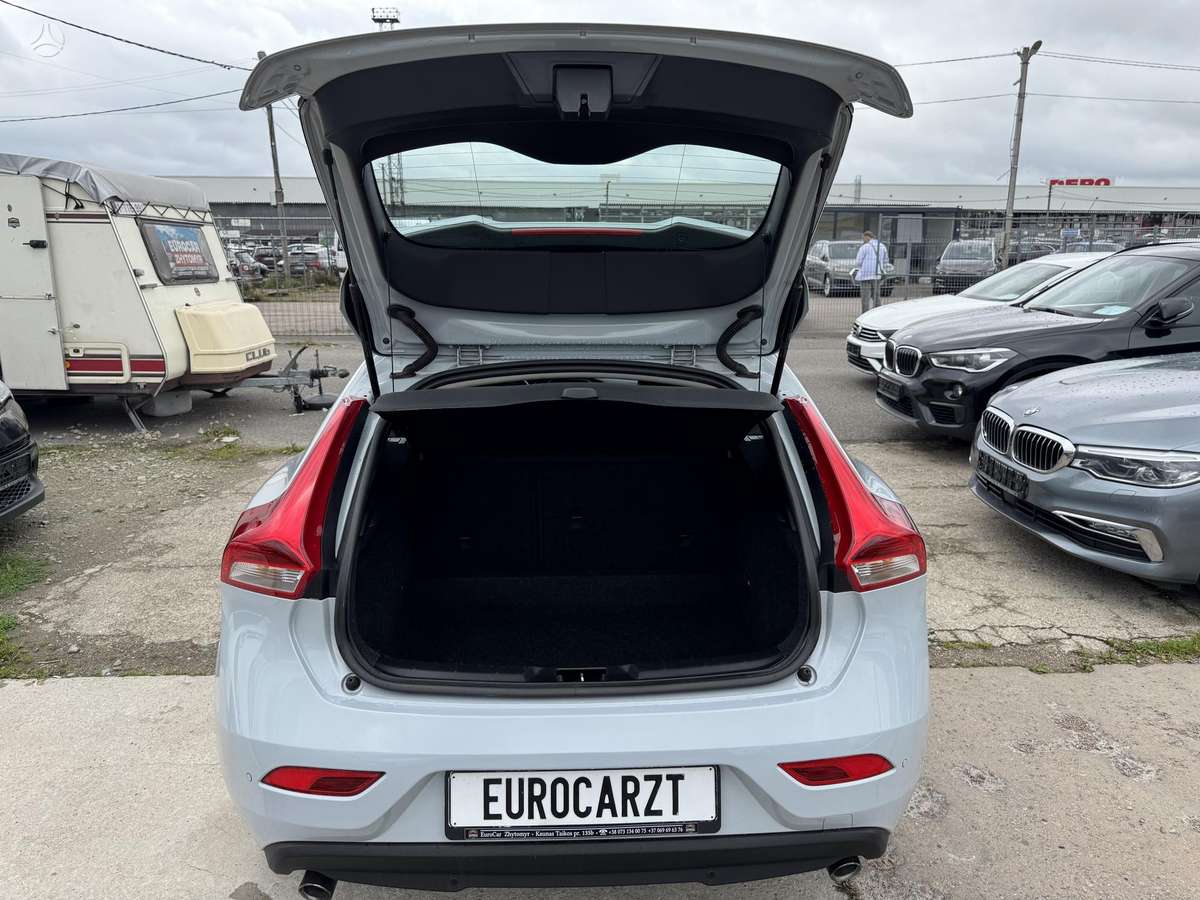 Volvo V40, 2.0 l., hatchback